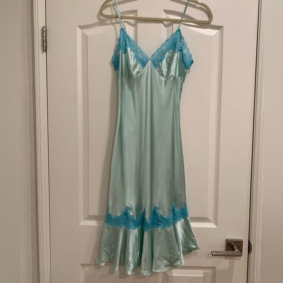 Victoria’s Secret Vintage Slip - Picture 2 of 5